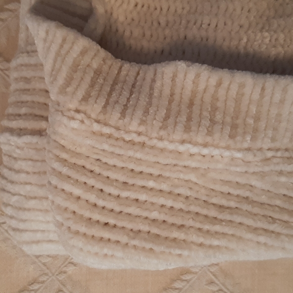 Gymboree Size M 7-8 Two Pocket White Sweater - Picture 8 of 9